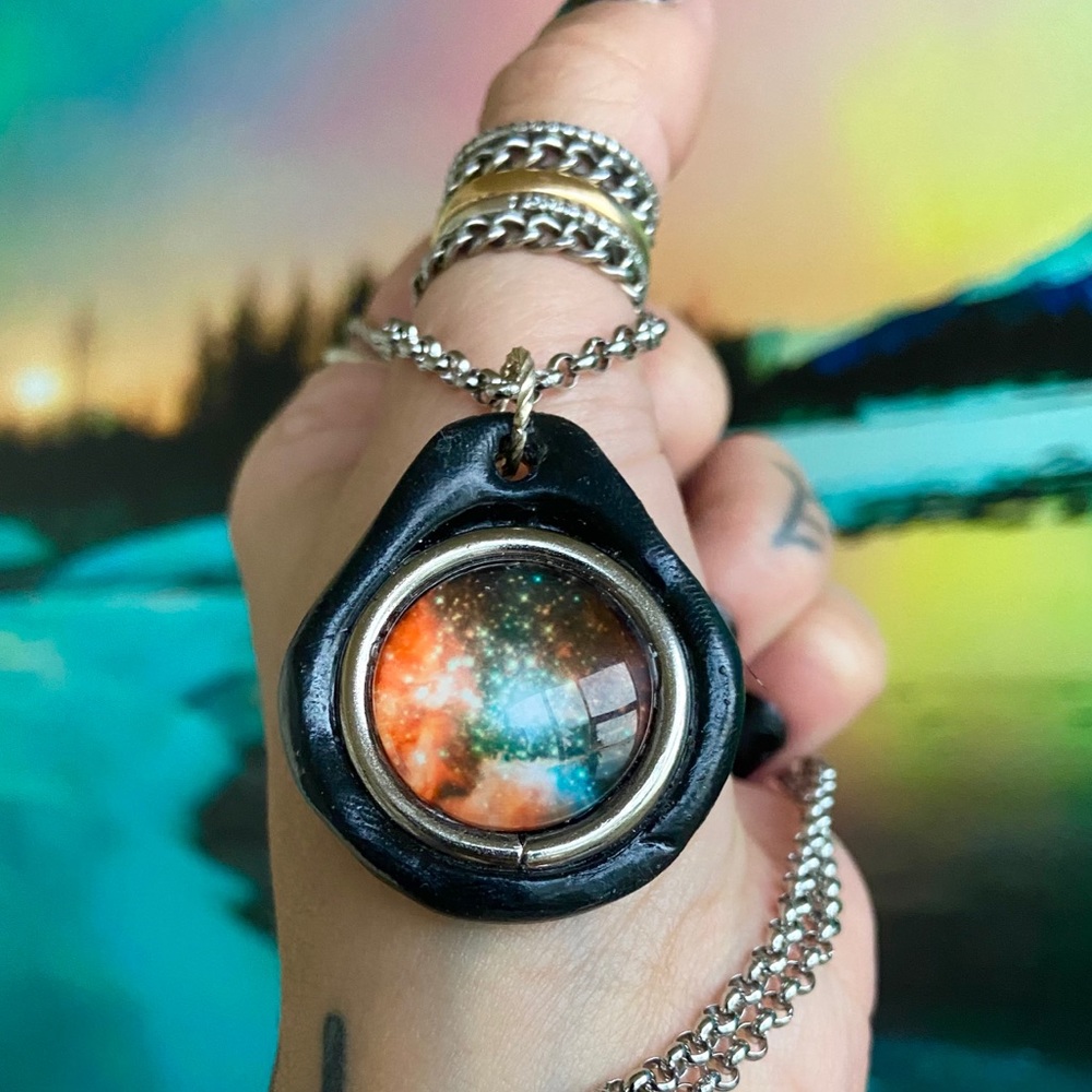🔴Stainless steel & polymer clay galaxy necklace - Picture 7 of 8